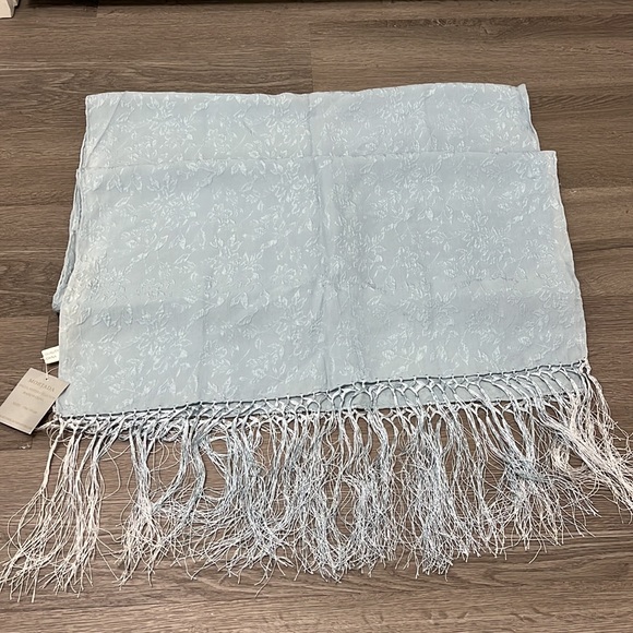 Mortada Women’s Icy Blue Shawl/Scarf - NWT - Picture 8 of 8